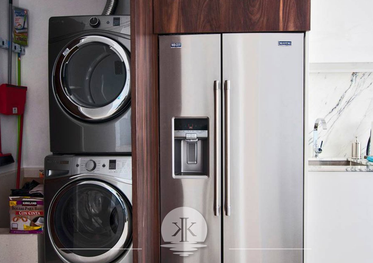 Refrigerator with filtered water and ice. Full-size washer and dryer!