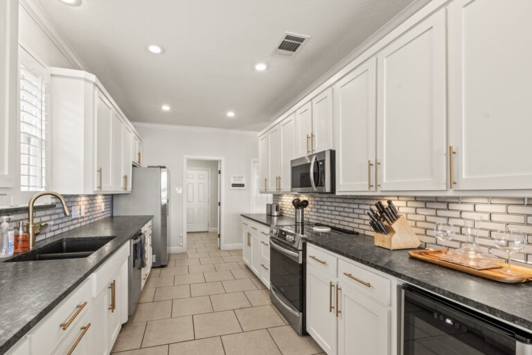 Cook in style in our modern kitchen, complete with generous counter space to bring your culinary creations to life.