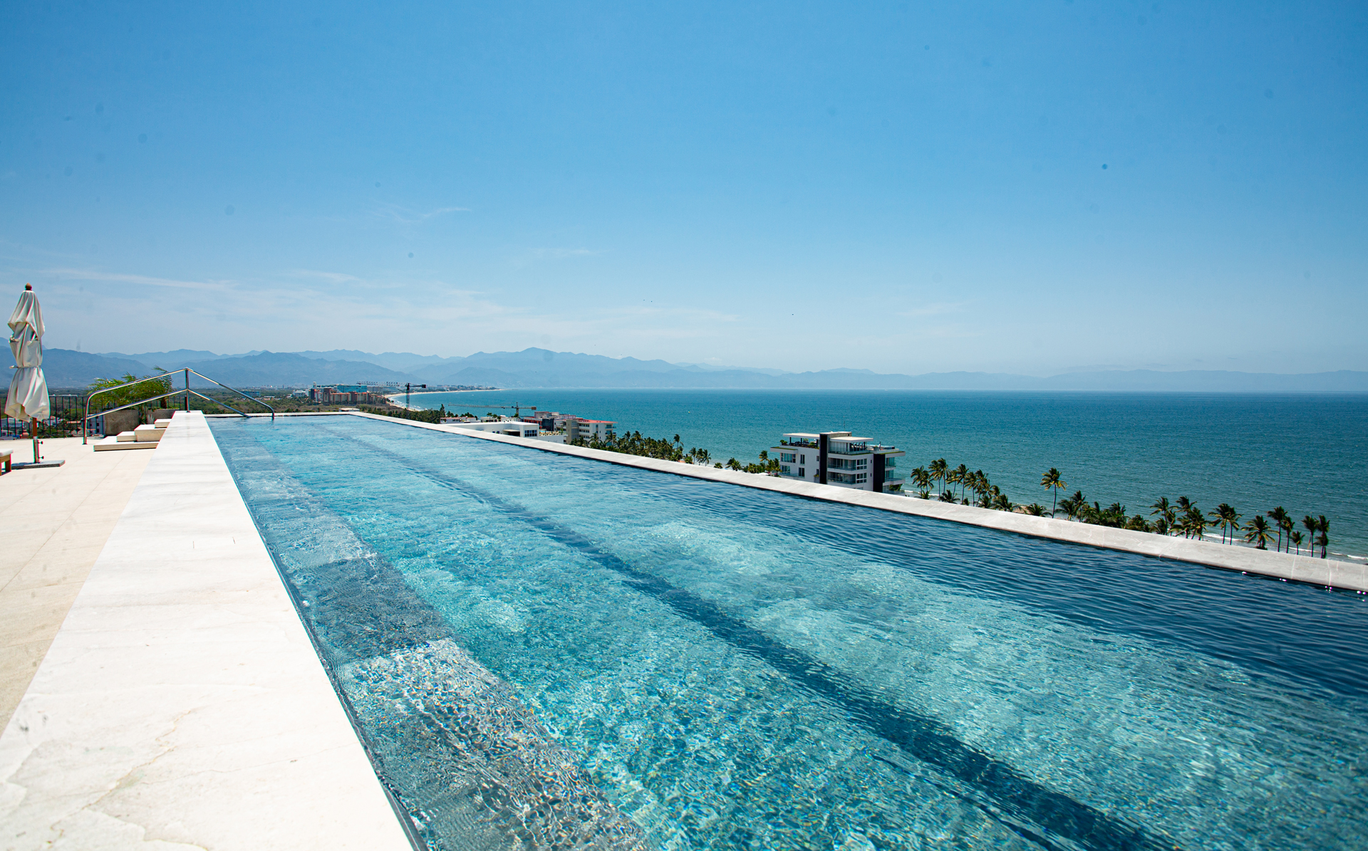 Welcome to Oceana — a state-of-the-art building in the heart of the Zona Dorada (Golden Zone), where the beach, incredible restaurants, and vibrant bars are all just 1.5 blocks away. Everything you came for, right outside your door.